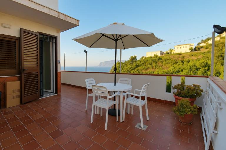 Vacation home with barbeque & terrace — photo 5