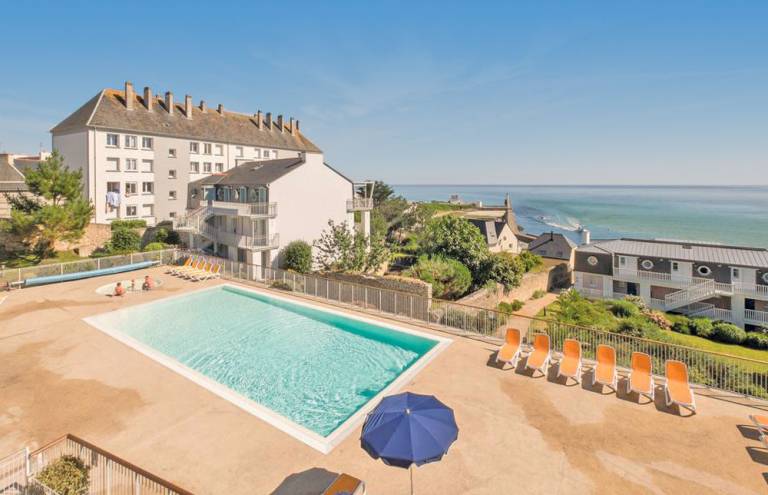 Condo with pool | Sea view — photo 5