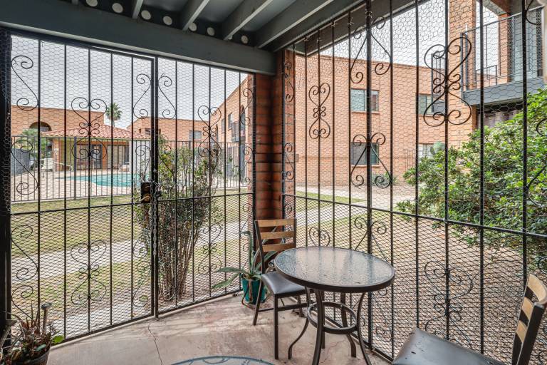Pool Access Quiet Condo 2 Mi to Reid Park