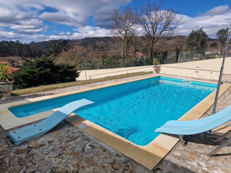 Vacation home with BBQ, terrace & private pool | Nature view — photo 4