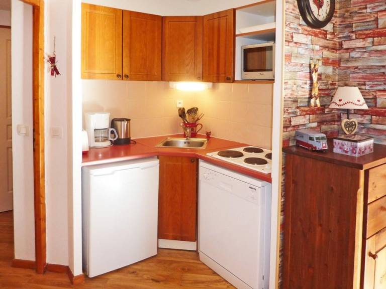 Resort center, 1st floor, swimming pool, sauna, balcony, tv, ski locker, 50m², Les Orres — photo 4