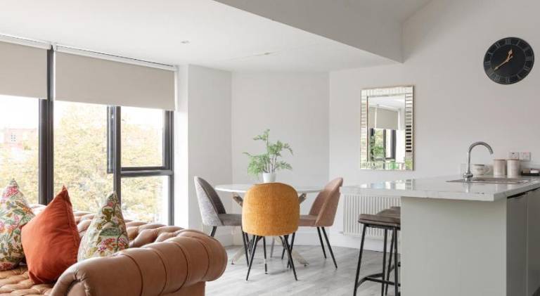 Luxury 2BR apartments by Luxus Fully Equipped Kitchen, Ormeau Park — photo 5