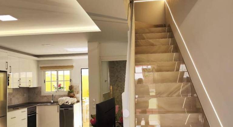 House with pool — photo 3