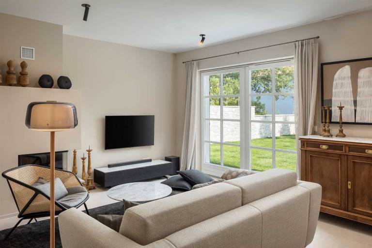 Villa with terrace, yard & barbeque | Pool view — photo 4