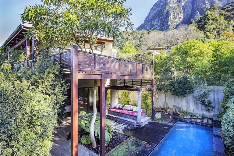 Hus  Rondebosch East