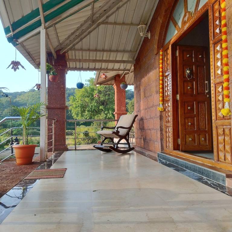 Beautiful villa with barbecue & yard | Good for workation | Dogs allowed in Jaoli