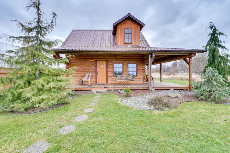Private Hot Tub: 'Blue Sky Cabin' in Sequim — photo 2