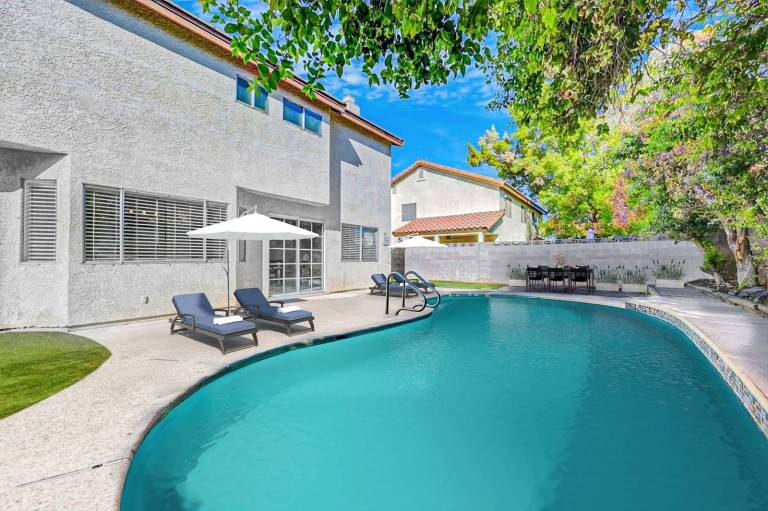 Beautiful Renovated 4BR w Pool