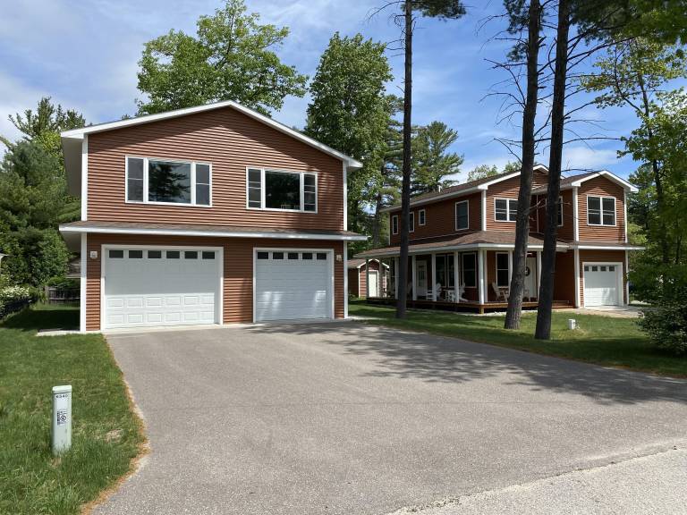 Burt Lake, MI Vacation Rentals from 98 HomeToGo