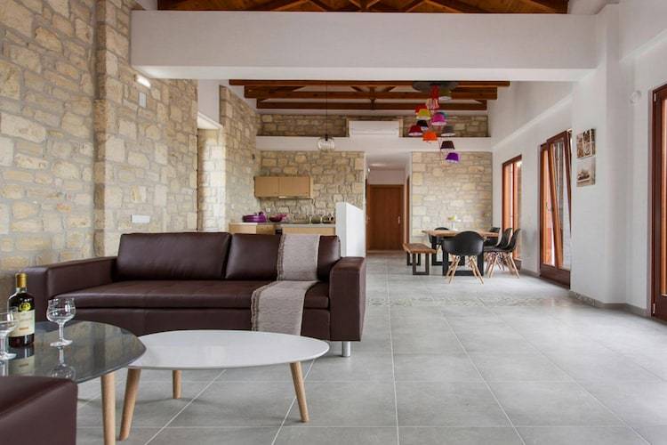 Fully equipped house with terrace, private pool & yard | Pets are welcome — photo 2