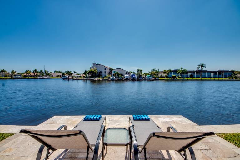 Children-friendly vacation home with private pool & barbeque | Water view | Pets are welcome — photo 3