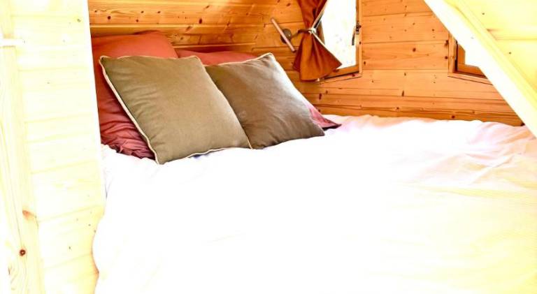 Lovely lodge with patio, garden & hot tub | Dogs allowed — photo 2