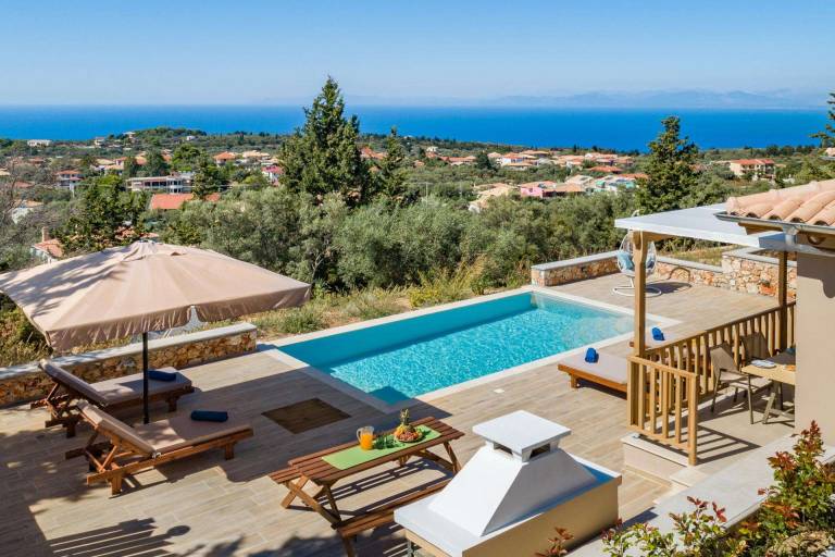 Vila Pefkoulia beach