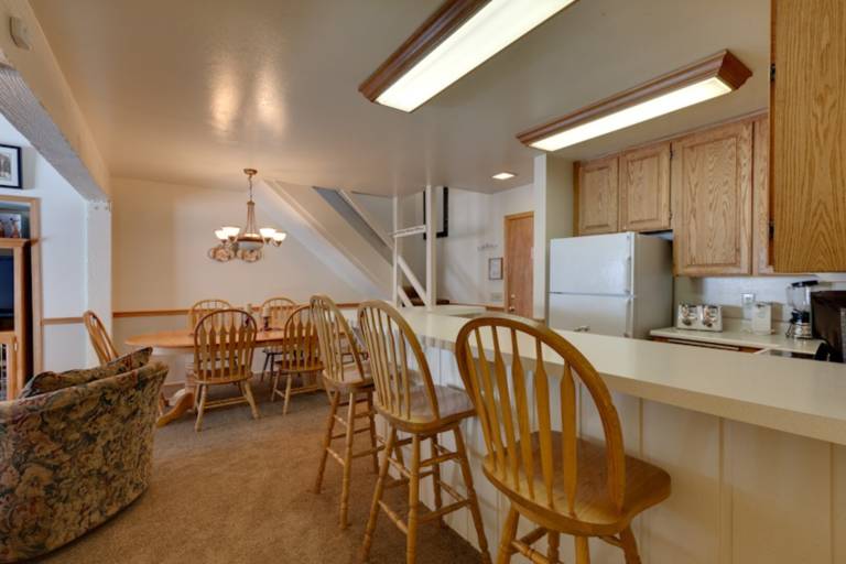 Children-friendly beautiful condo with private pool | Close to the ski | Pet-friendly — photo 3