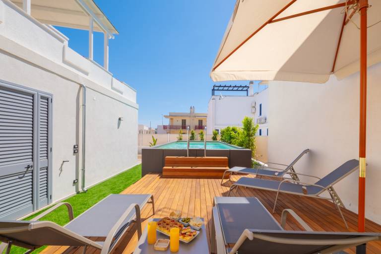 Children-friendly villa with private pool & barbecue | Pool view | Pets are welcome — photo 2