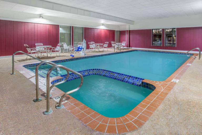 Days Inn & Suites by Wyndham Mt Pleasant