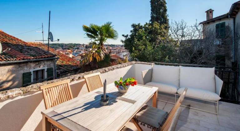 Vacation home with terrace — photo 3