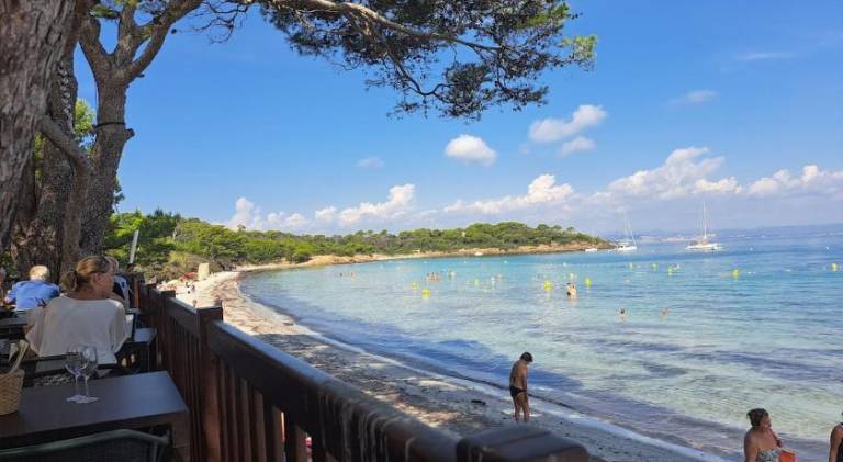 Villa with pool — photo 5