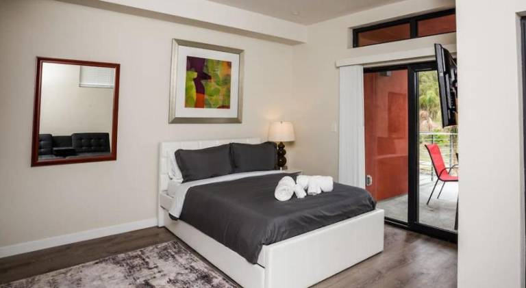 Explore Balboa Park From Your Cozy Studio w Patio