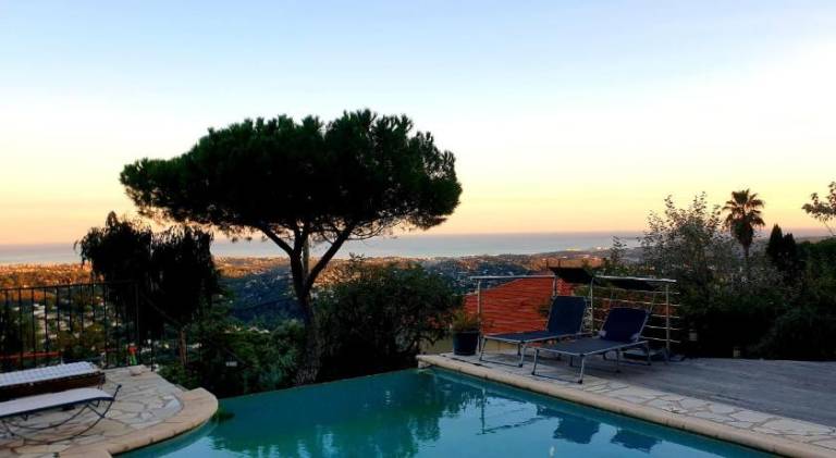 "Aux Balcons du Riou" avec vue mer 180 degres in Vence