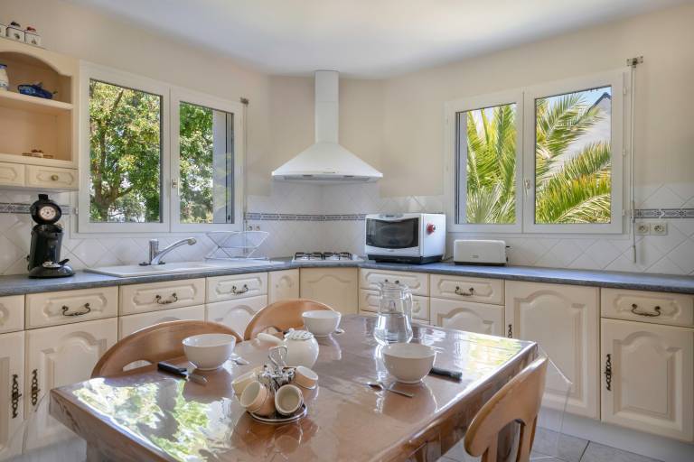 Fully equipped vacation home with yard & private pool | Pets allowed — photo 4