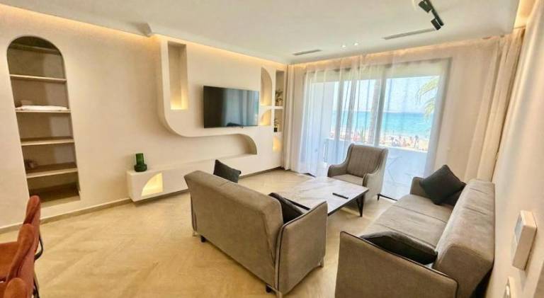 Silver Wave Suite - Beachfront Balcony — photo 2