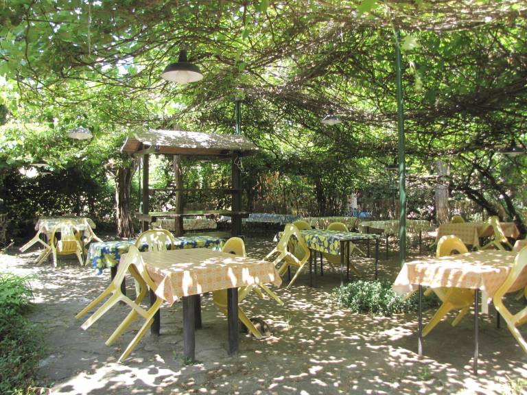 Serviced apartment with garden & patio | Pet-friendly — photo 4