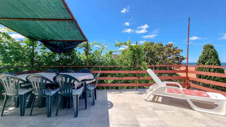 Holiday apartment with sea view, balcony and garden — photo 4