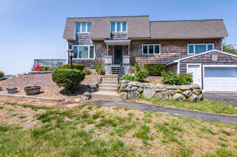 House with barbecue | Water view — photo 3