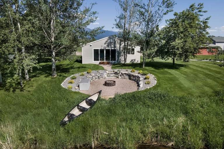 Family-friendly vacation home with sauna, yard & barbecue | Mountain view | Pets allowed in Kalispell, MT