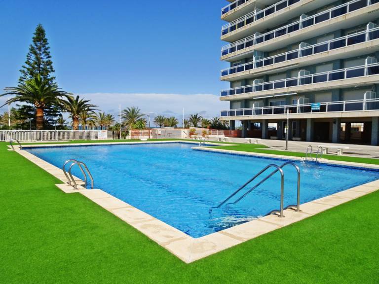 Family-friendly apartment with patio, yard & pool | Close to the beach | Pets allowed — photo 3