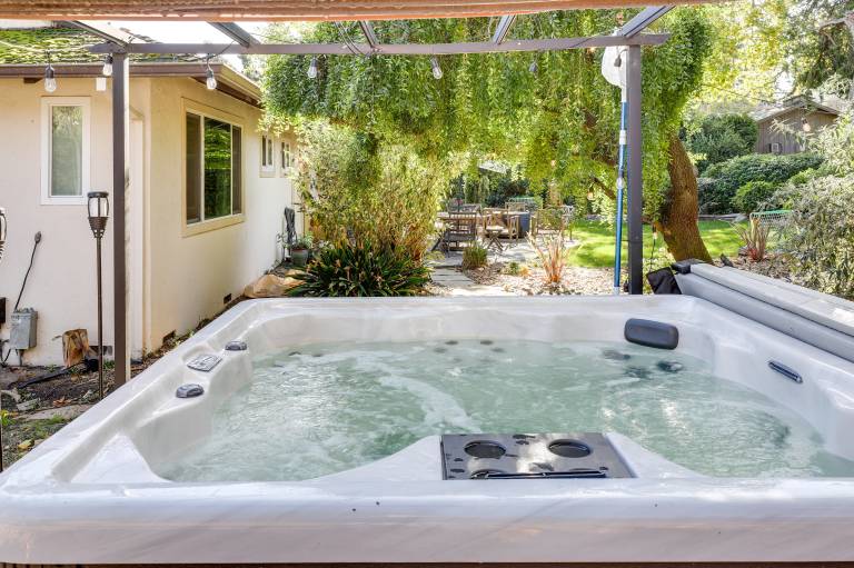 Modern Home in Napa Area w/ Hot Tub & Game Room! — photo 3