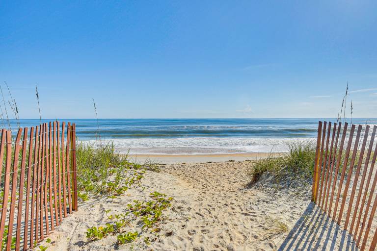 Walk to Beach! Palm Coast Oasis w/ Pool — photo 3