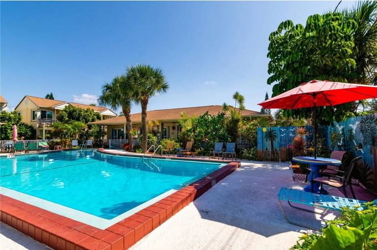 Cabin Madeira Beach