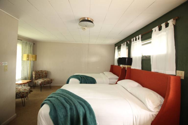 Motel  Weston