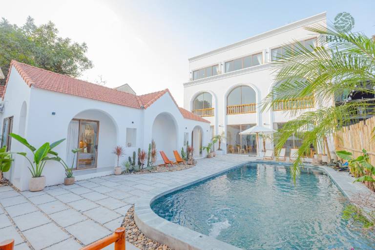 Family-oriented charming holiday apartment with pool, barbecue & patio | Water view | Perfect for remote work | Dogs allowed in Hoa Lu