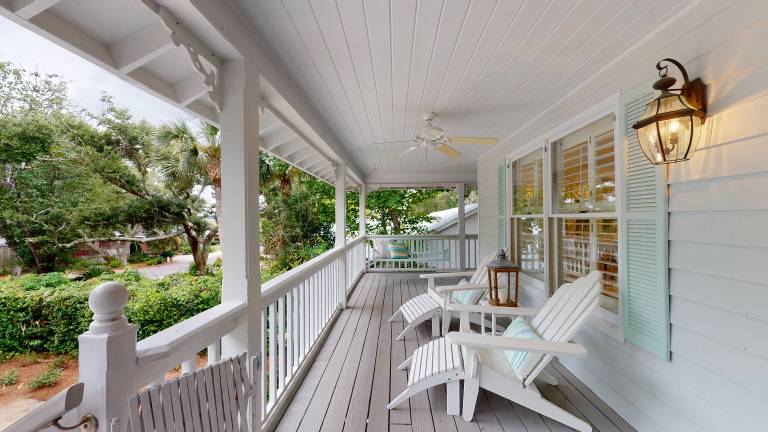 Pelican's Porch - 4318 8th Street — photo 2