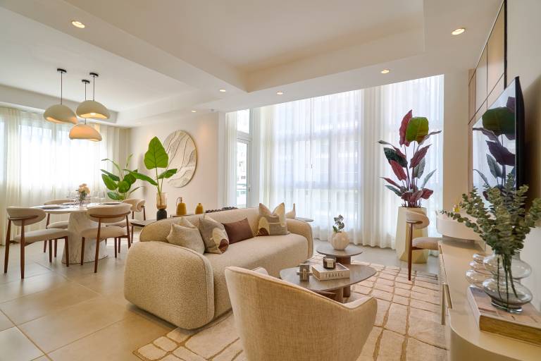 &reg; The LUX Natural Art DowntownSD Pool Gym 2BR