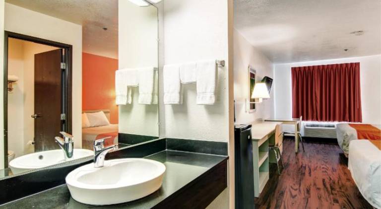Motel 6 Columbia, MO - East — photo 2