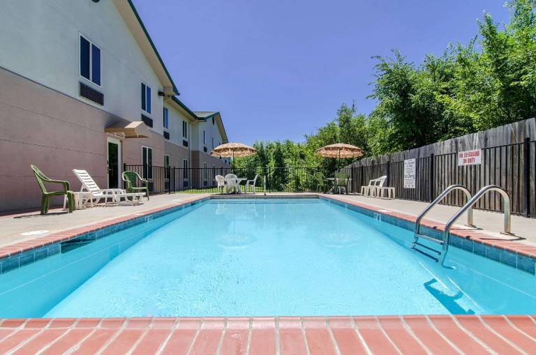 Quality Inn Junction City near Fort Riley — photo 2