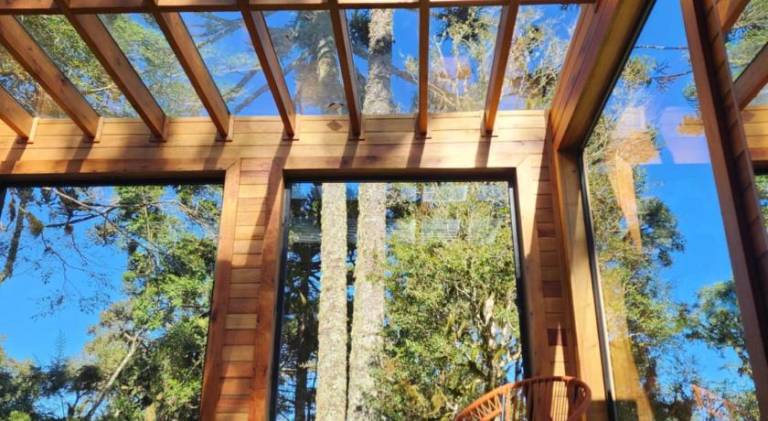 Lodge with jacuzzi & yard — photo 3