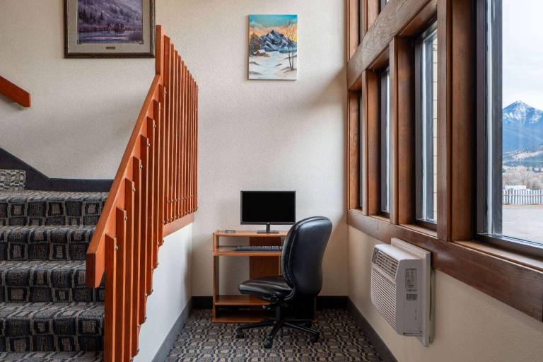 Super 8 by Wyndham Livingston Yellowstone — photo 3