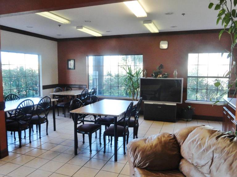 Americas Best Value Inn Brownsville — photo 4