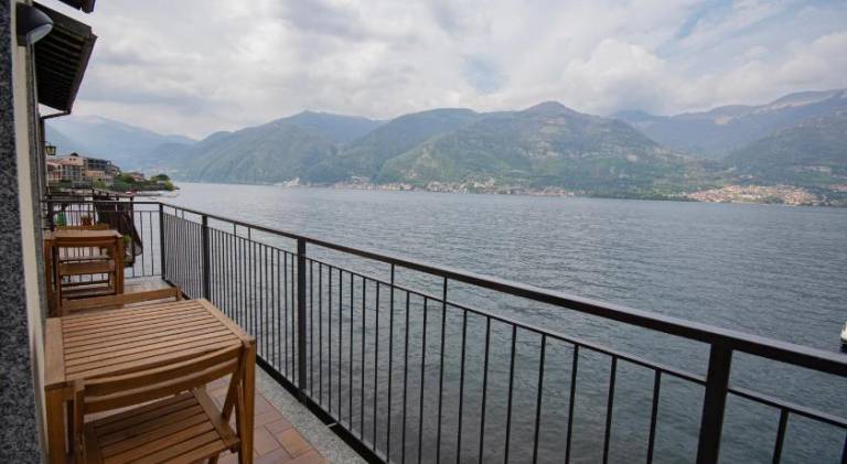 Holiday apartment with 3 rooms for 6 persons in Lezzeno