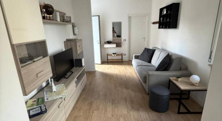 Rental apartment with 1 room for 4 persons in Novara