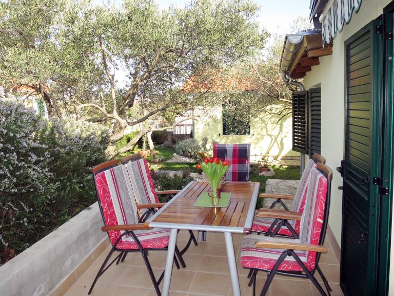 Fully equipped wonderful vacation home with pool, terrace & yard | Pets allowed — photo 3