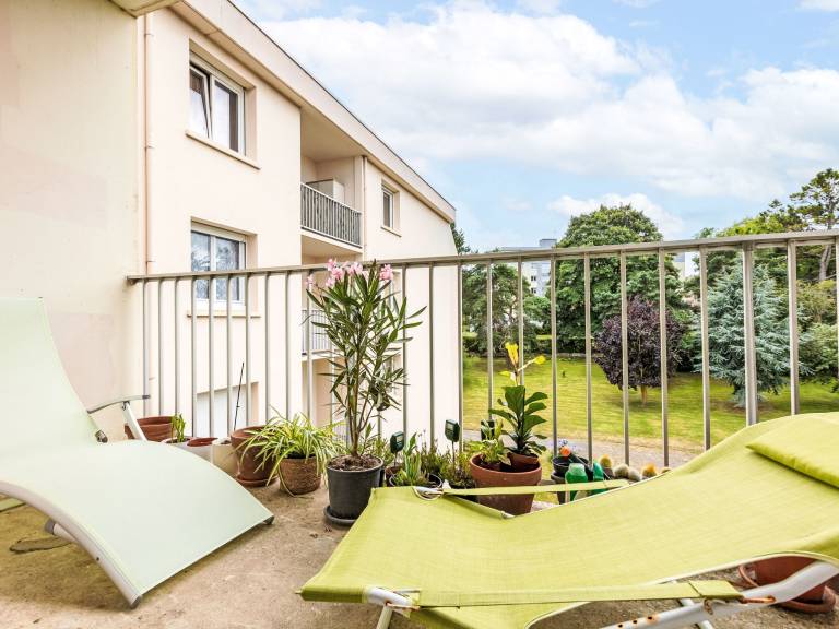 Holiday apartment with garden — photo 2