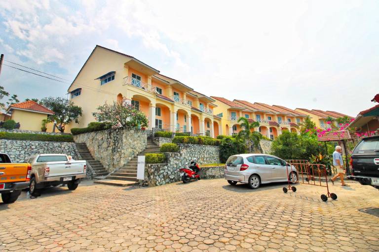 Cliff & Beach Villa Ban Chang in Rayong