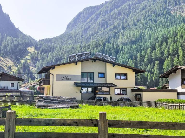 Ferienwohnung in Huben für max. 9 Gäste Ferienwohnung in Huben für max. 9 Gäste