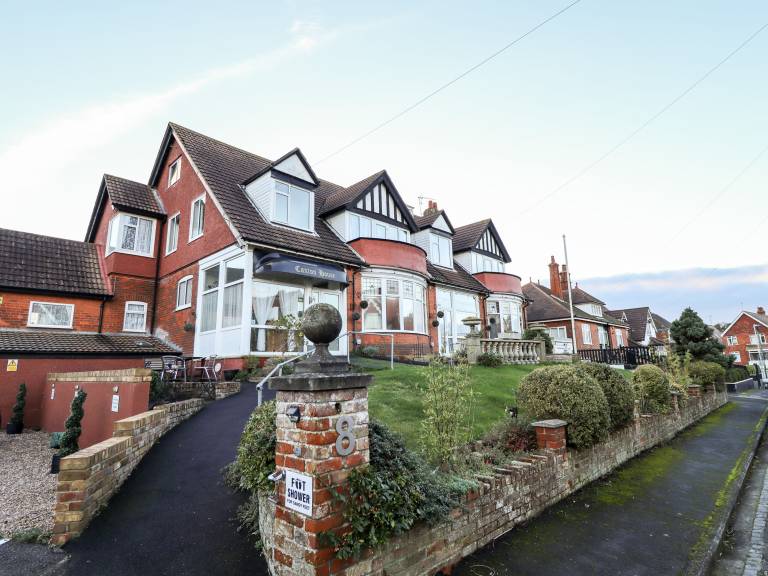 Cottage with jacuzzi & garden | Beach view in Skegness